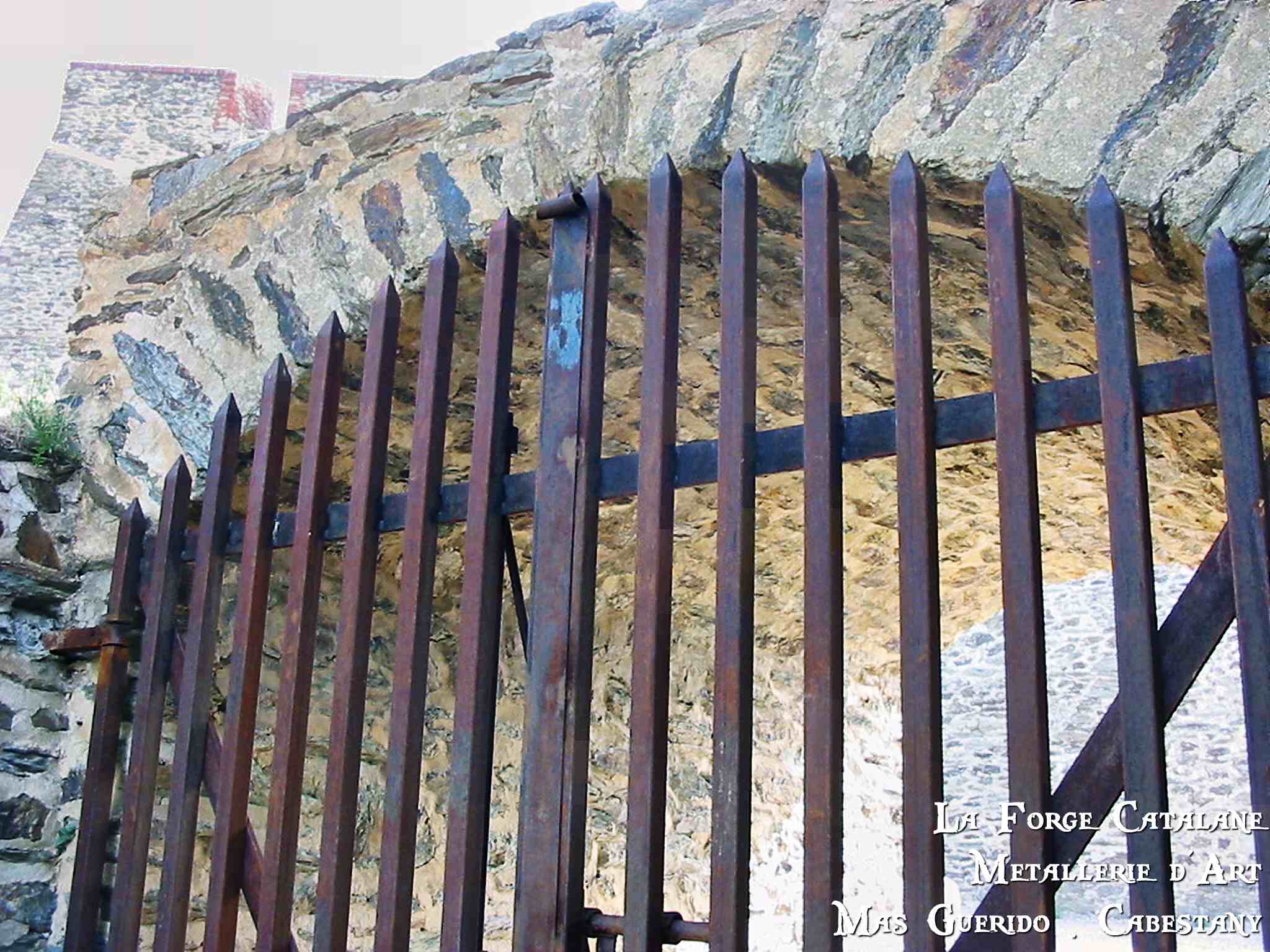 portail fort saint elme collioure travail forge ancienne forge catalane.jpg